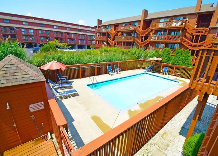 Sunny Ocean With Private Balcony & Laid-back Comfort *