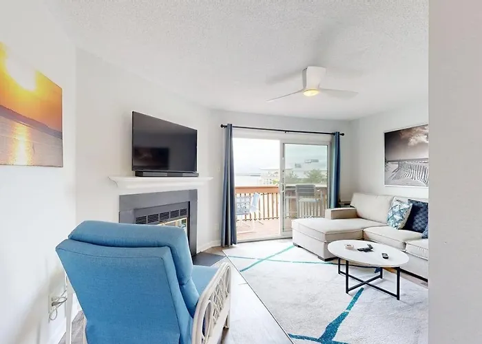 Sunny Ocean With Private Balcony & Laid-back Comfort Holiday home
