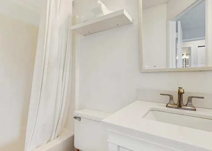 Sunny Ocean With Private Balcony & Laid-back Comfort Holiday home *